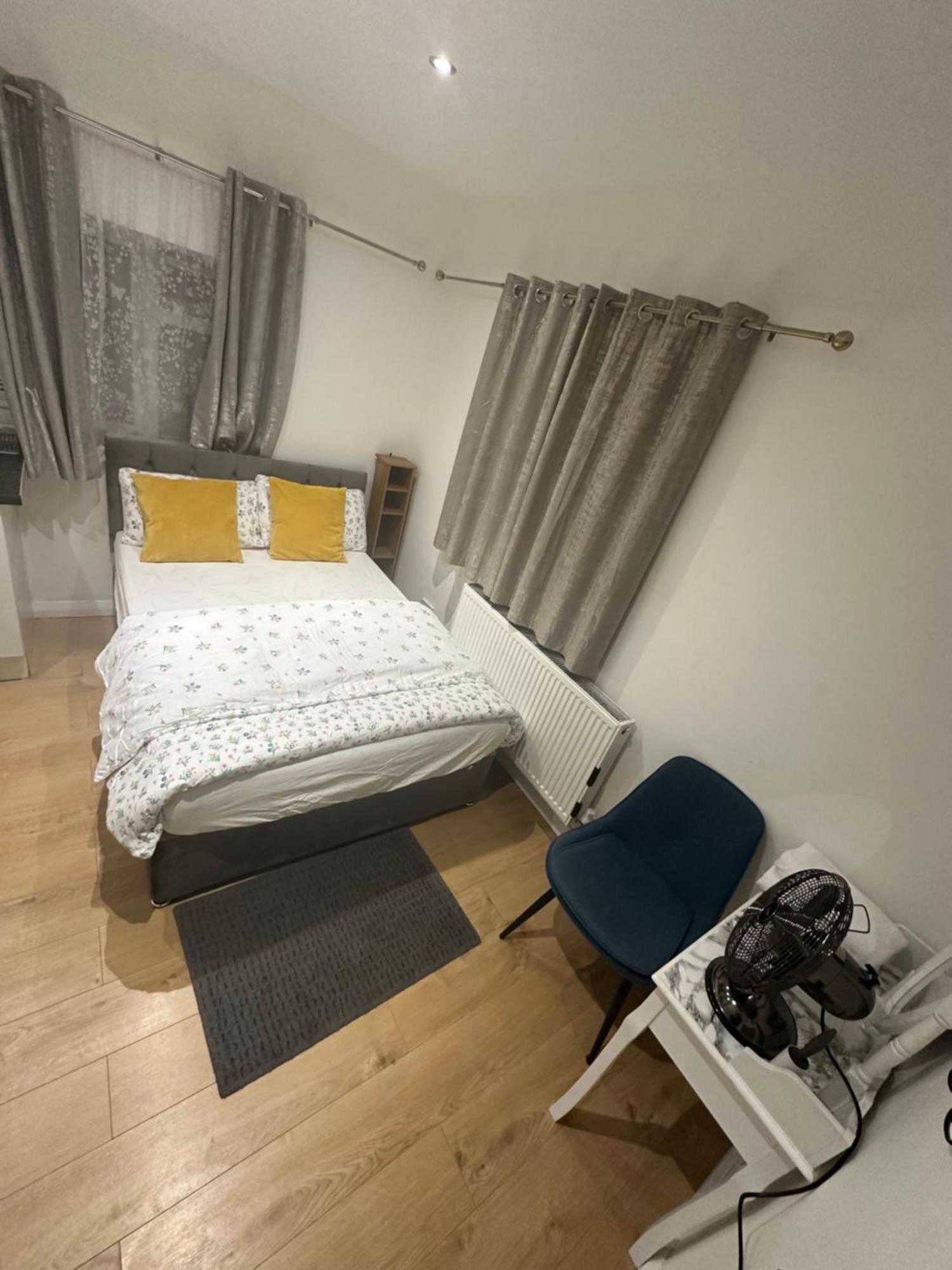 4Th Studio Flat With Private Own Bathroom A London Luxury Family Home Setup And Furnished With Double Bed Plus A Double Futon-Sofa Bed A Single Futon Bed A Baby Cot And Garden And Free Parking Exterior photo